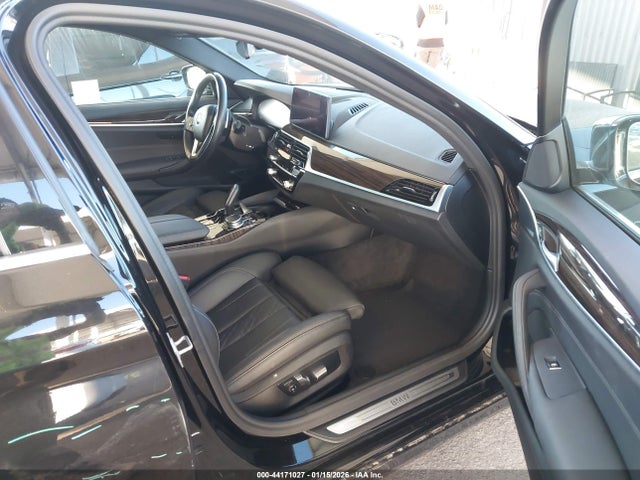 WBA53BH09MWW97326 BMW 530I