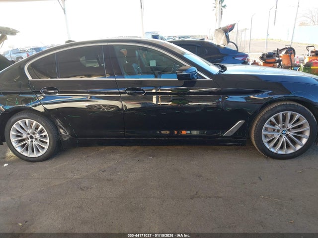 WBA53BH09MWW97326 BMW 530I