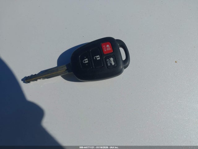 5YFBURHE5HP632947 Toyota COROLLA LE