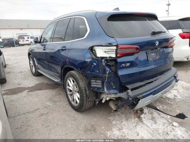 2021 BMW X5 5UXCR6C02M9G16495 Photo 2