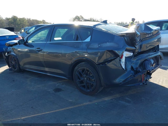 2025 KIA K4 3KPFW4DC1SE108366 Photo 2
