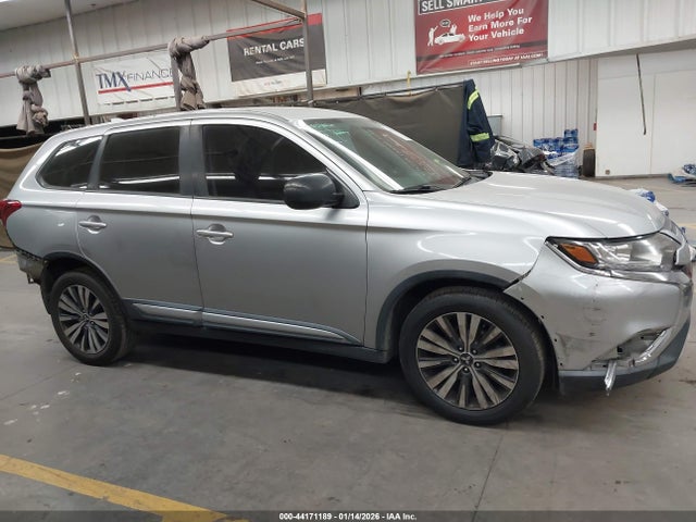 JA4AD2A35KJ000550 Mitsubishi Outlander Es