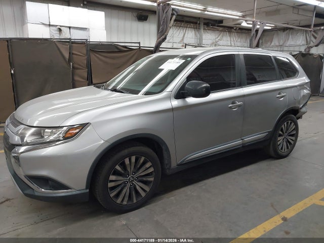JA4AD2A35KJ000550 Mitsubishi Outlander Es