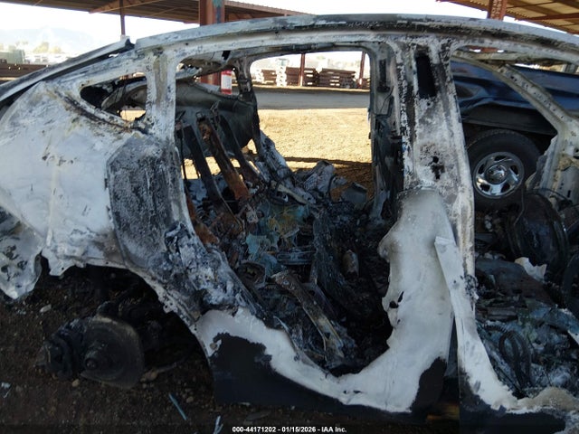 2026 TESLA MODEL Y 7SAYGDED2TF408803 Photo 7