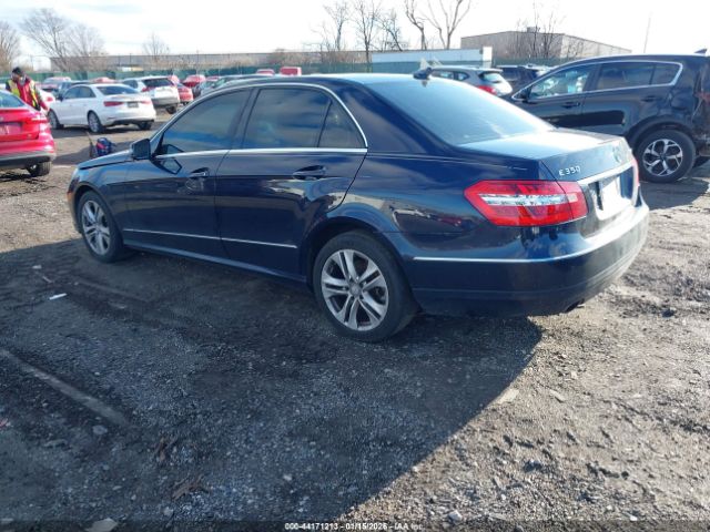 2011 MERCEDES-BENZ E 350 WDDHF8HB4BA411037 Photo 2