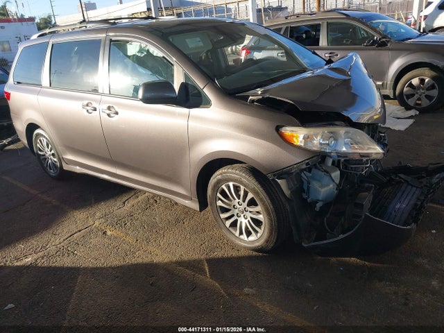Toyota SIENNA XLE 2020 5TDYZ3DCXLS050856 zdjęcie główne