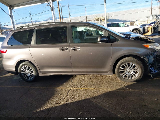 Toyota SIENNA XLE 2020 5TDYZ3DCXLS050856 Image 13