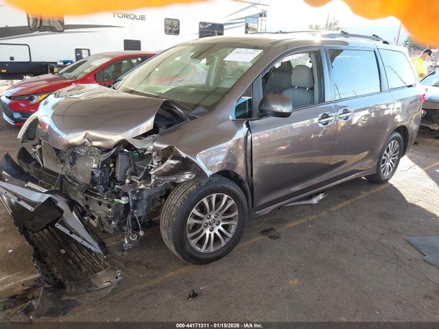 Toyota SIENNA XLE 2020 5TDYZ3DCXLS050856 Image 2
