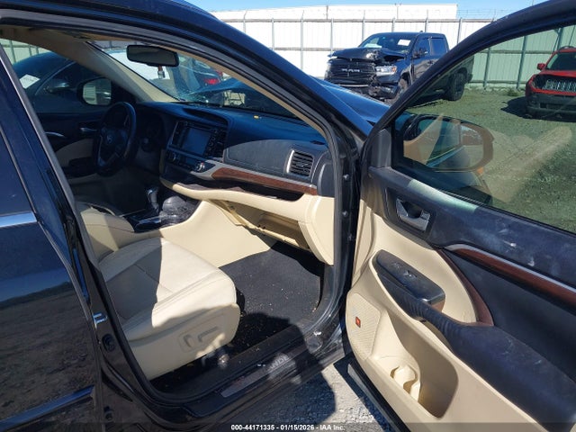 Продажа на аукционе авто 2015 Toyota Highlander Limited V6, vin: 5TDYKRFH1FS062866, номер лота: 44171335
