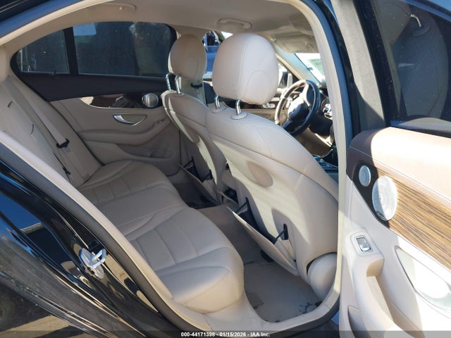 44171398 :رقم المزاد ، 55SWF4JB5FU061126 vin ، 2015 Mercedes-benz C 300 Luxury مزاد بيع