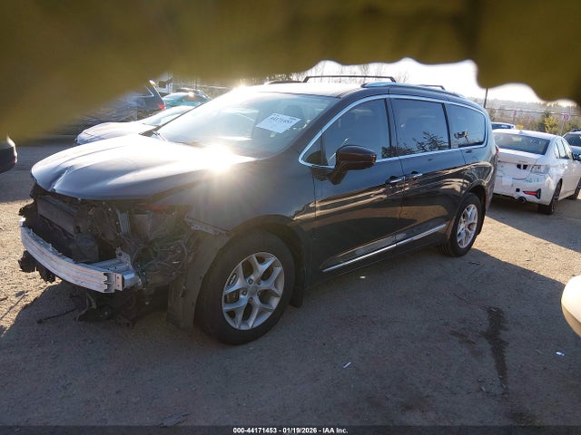 Chrysler Pacifica Touring L Plus 2017 2C4RC1EG6HR832468 Image 2