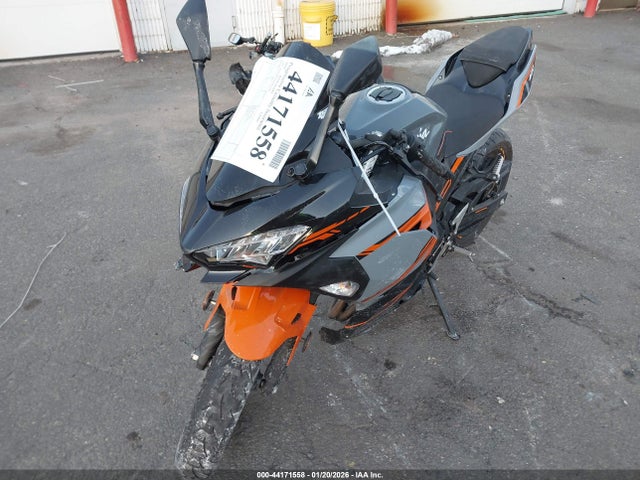Kawasaki EX400 2018 JKAEXKG10JDA11101 Image 2