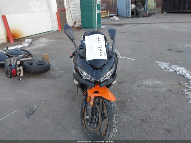 Kawasaki EX400 2018 JKAEXKG10JDA11101 Image 5