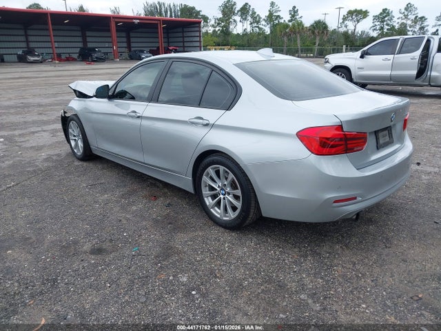 2018 BMW 320I WBA8E1G56JNU92403 Photo 2