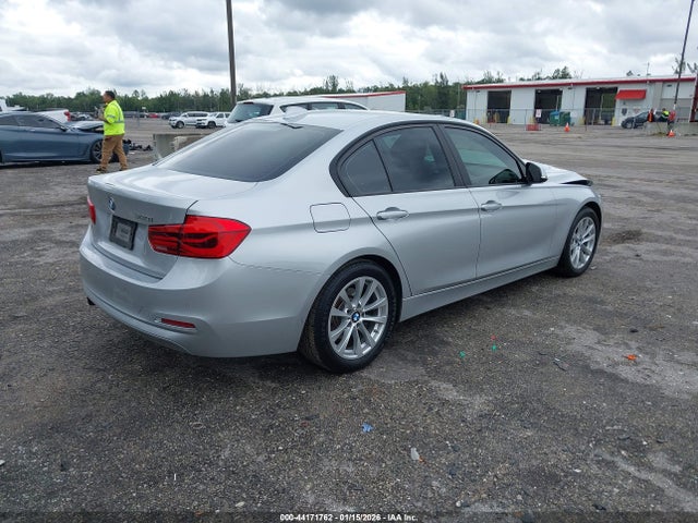 2018 BMW 320I WBA8E1G56JNU92403 Photo 3