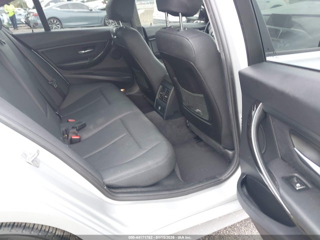 2018 BMW 320I WBA8E1G56JNU92403 Photo 7