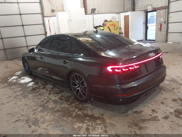 2020 AUDI A8 L WAU8EAF88LN011372 Photo 2