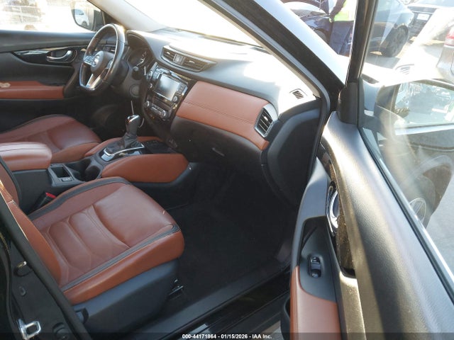 JN8AT2MT6JW467227 Nissan Rogue Sl