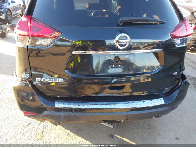 JN8AT2MT6JW467227 Nissan Rogue Sl