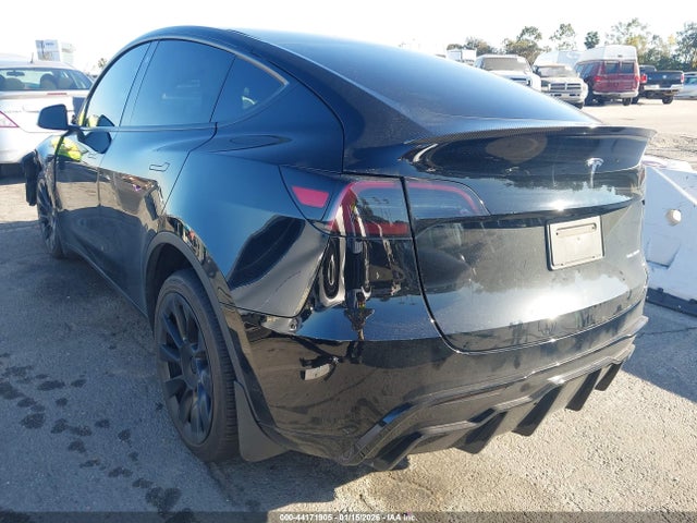 2023 TESLA MODEL Y 7SAYGAEE0PF596766 Photo 2
