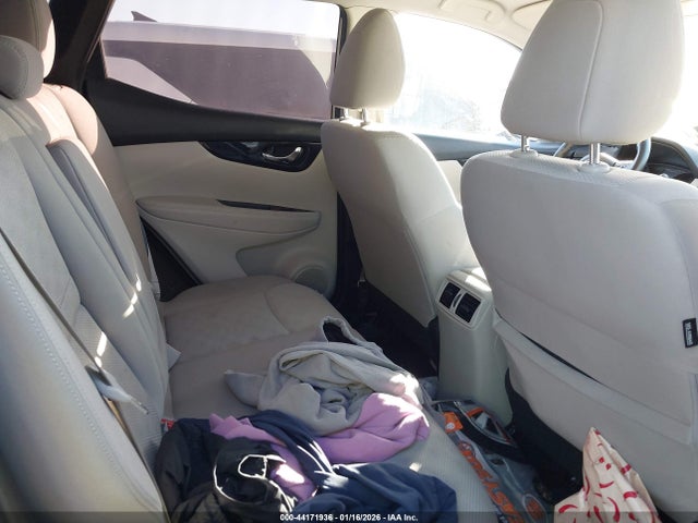 JN1BJ1CP7HW000612 Nissan Rogue Sport Sv