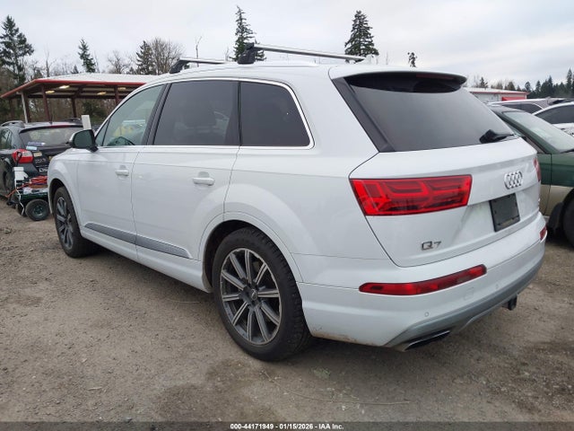 2017 AUDI Q7 WA1VAAF7XHD012247 Photo 2