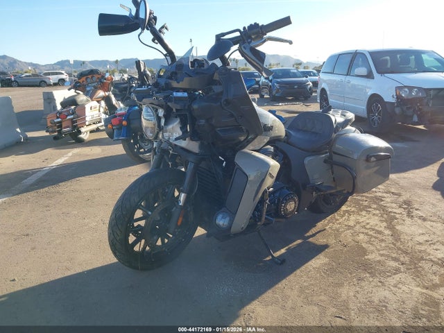 56KLDFRR8P3413843 INDIAN MOTORCYCLE CO. Pursuit Dark Horse With Premium Package