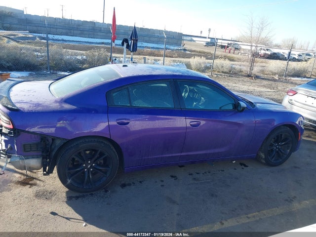 2C3CDXBG9JH313117 Dodge Charger Sxt Rwd