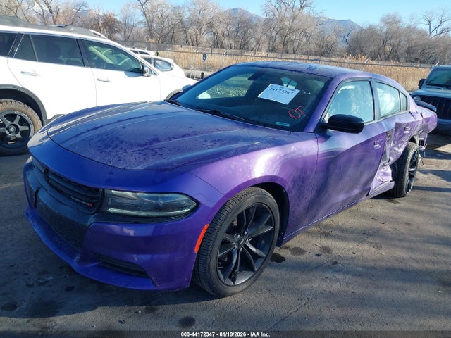 2C3CDXBG9JH313117 Dodge Charger Sxt Rwd