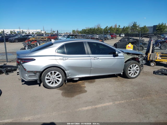 4T1C11AK7NU681088 Toyota CAMRY LE