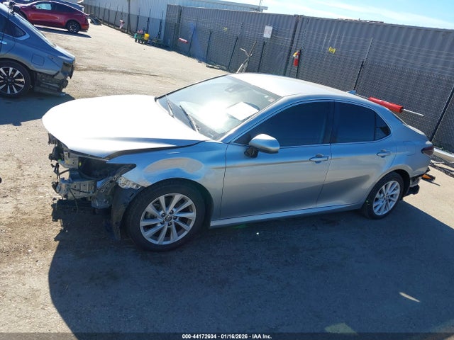 4T1C11AK7NU681088 Toyota CAMRY LE