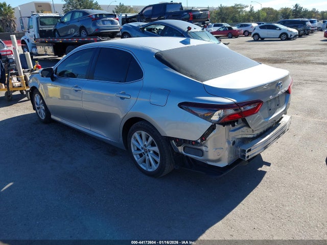 4T1C11AK7NU681088 Toyota CAMRY LE
