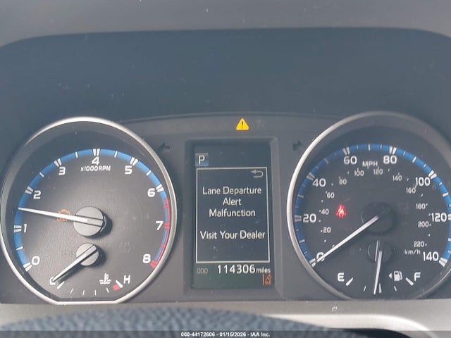 2T3BFREV3HW585549 Toyota RAV4 LE