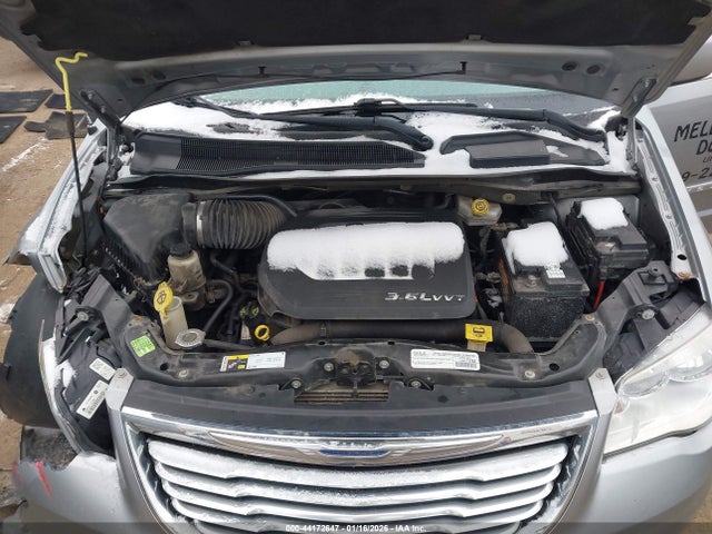 44172647 :رقم المزاد ، 2C4RC1BG5FR709102 vin ، 2015 Chrysler Town & Country Touring مزاد بيع