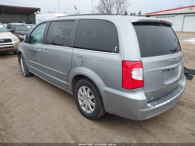 44172647 :رقم المزاد ، 2C4RC1BG5FR709102 vin ، 2015 Chrysler Town & Country Touring مزاد بيع