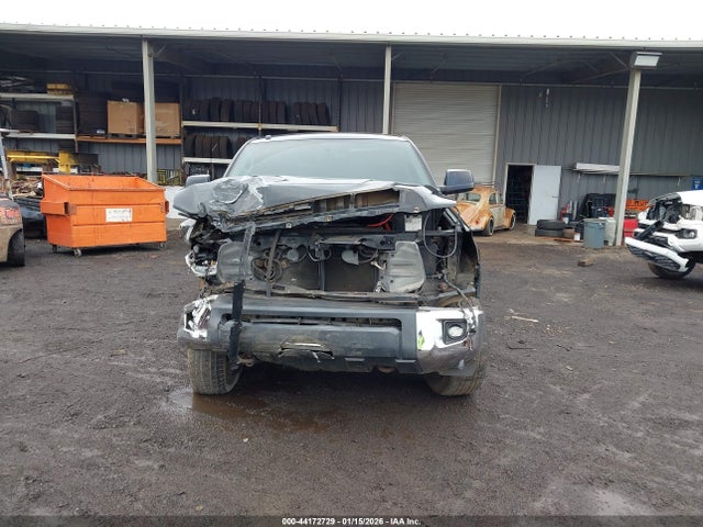 5TFDY5F13HX637166 Toyota Tundra Sr5 5.7l V8