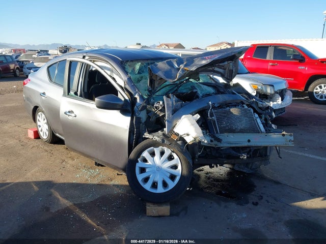 Nissan Versa 1.6 Sv 2018 3N1CN7AP0JL855937 zdjęcie główne