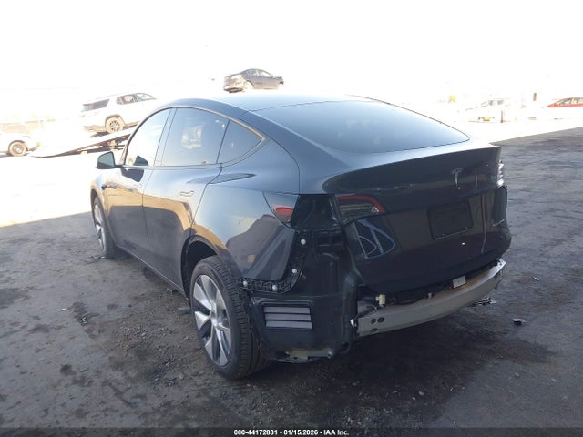 2024 TESLA MODEL Y 7SAYGDEE2RA223018 Photo 2