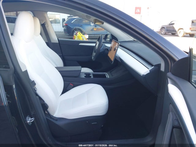 2024 TESLA MODEL Y 7SAYGDEE2RA223018 Photo 4