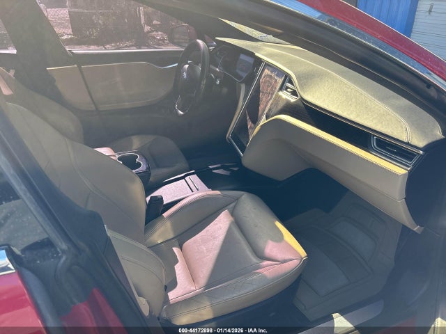 44172898 :رقم المزاد ، 5YJSA1E21GF156369 vin ، 2016 Tesla Model S 60d/70d/75d/85d/90d مزاد بيع