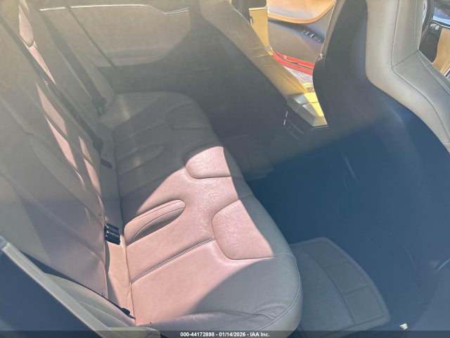 44172898 :رقم المزاد ، 5YJSA1E21GF156369 vin ، 2016 Tesla Model S 60d/70d/75d/85d/90d مزاد بيع
