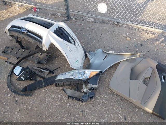 1FMCU0J96GUB58274 Ford Escape Titanium
