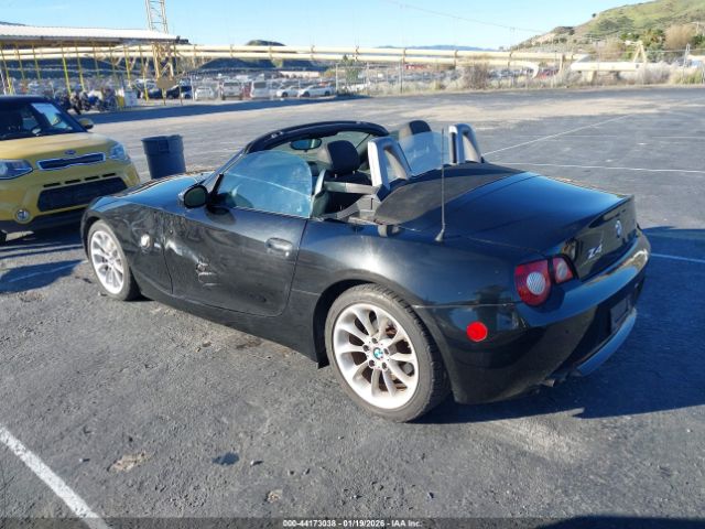 2005 BMW Z4 4USBT33525LS55869 Photo 2