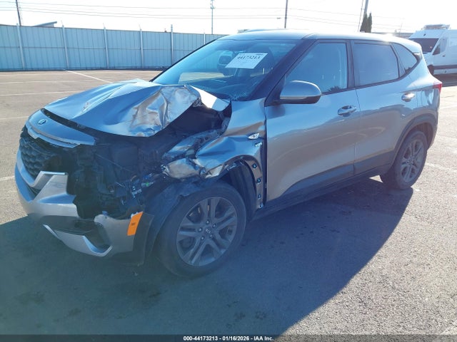 KNDEPCAA6M7045158 KIA Seltos Lx