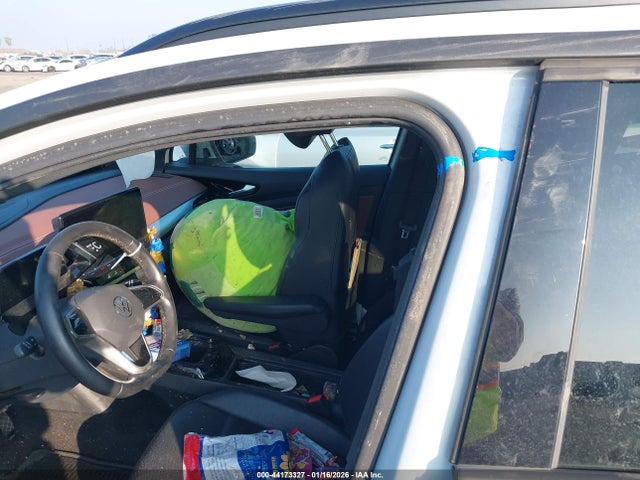 2021 VOLKSWAGEN ID.4 WVGTMPE21MP044621 Photo 5