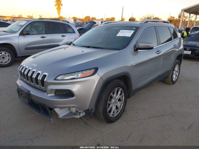 1C4PJLCB1HW667467 Jeep Cherokee Latitude Fwd