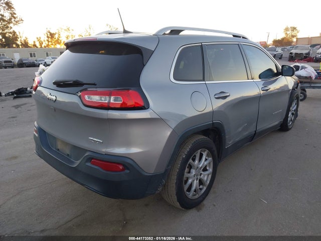 1C4PJLCB1HW667467 Jeep Cherokee Latitude Fwd