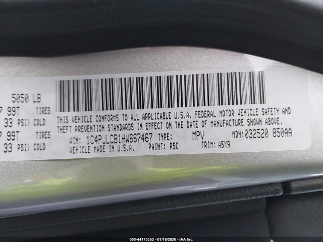 1C4PJLCB1HW667467 Jeep Cherokee Latitude Fwd
