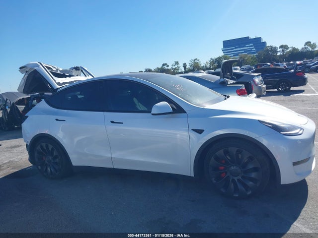 7SAYGDEF4NF558125 Tesla Model Y Performance Dual Motor All-wheel Drive