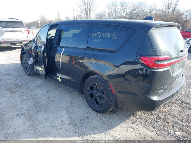 2022 CHRYSLER PACIFICA HYBRID 2C4RC1S72NR215908 Photo 2